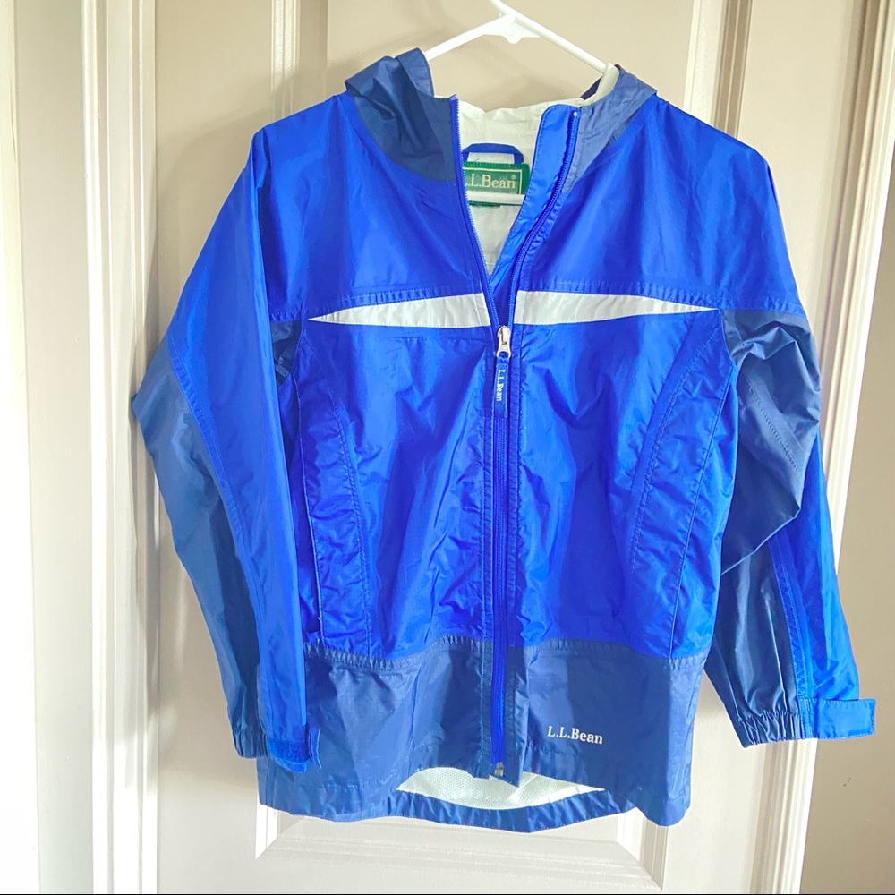 LL Bean kids rain coat  Large 16/18. Great kids hooded jacket for rainy days.